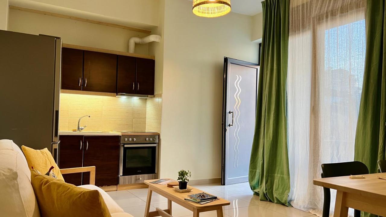 Appartamento 100 Meters From The Sea Xylokastro Esterno foto