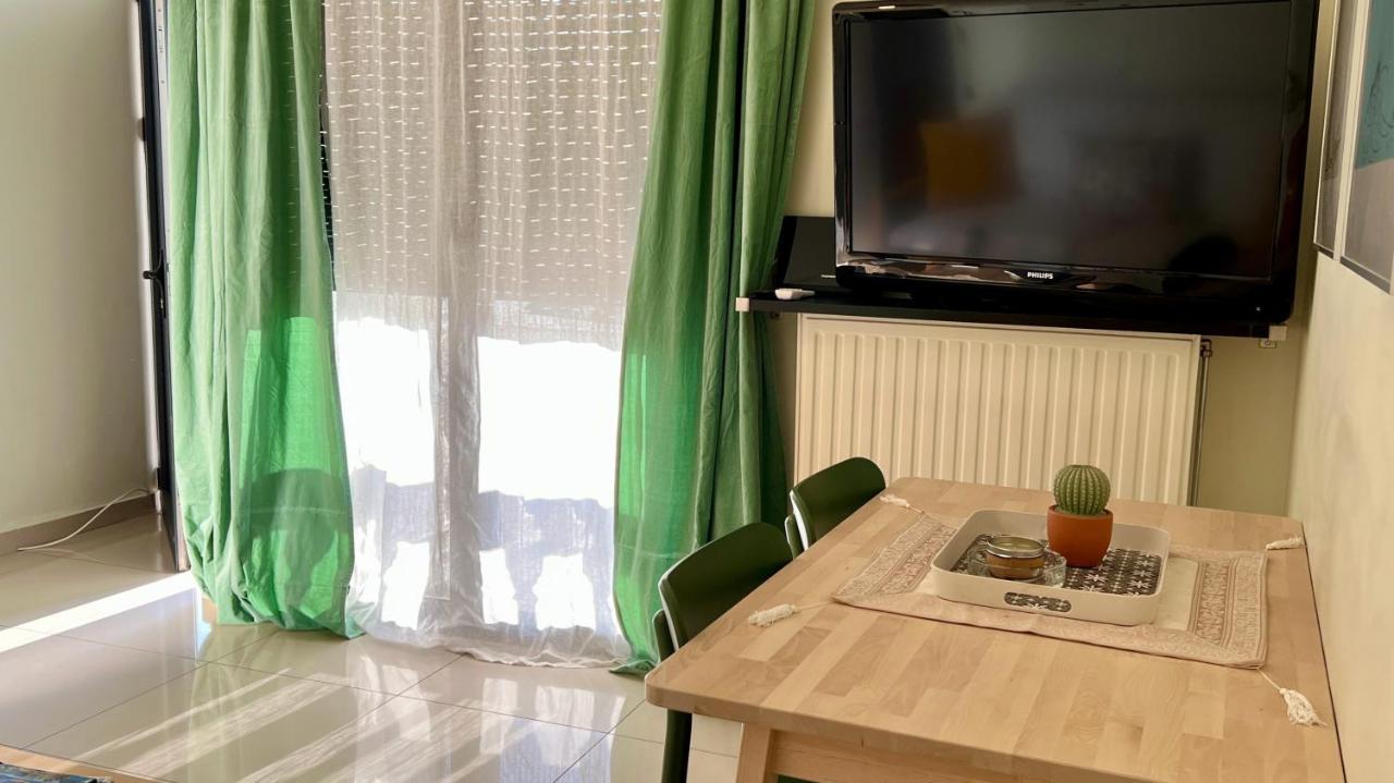 Appartamento 100 Meters From The Sea Xylokastro Esterno foto