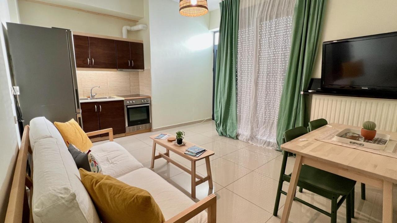 Appartamento 100 Meters From The Sea Xylokastro Esterno foto