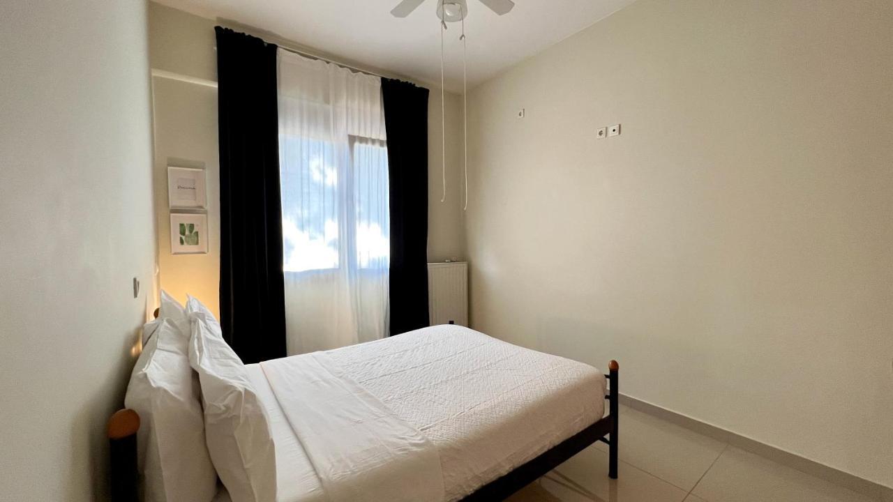 Appartamento 100 Meters From The Sea Xylokastro Esterno foto