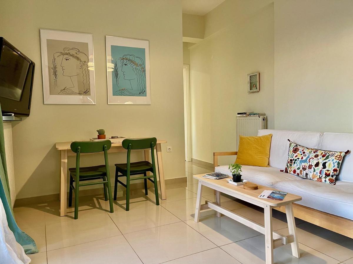 Appartamento 100 Meters From The Sea Xylokastro Esterno foto