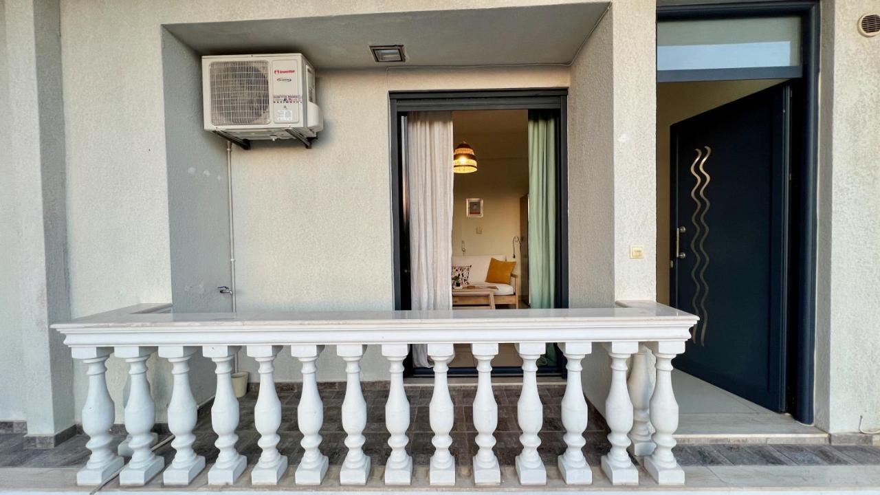 Appartamento 100 Meters From The Sea Xylokastro Esterno foto