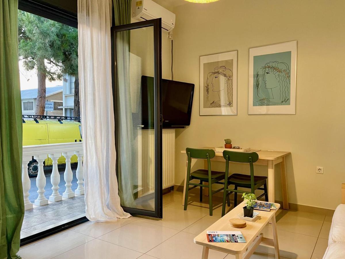 Appartamento 100 Meters From The Sea Xylokastro Esterno foto