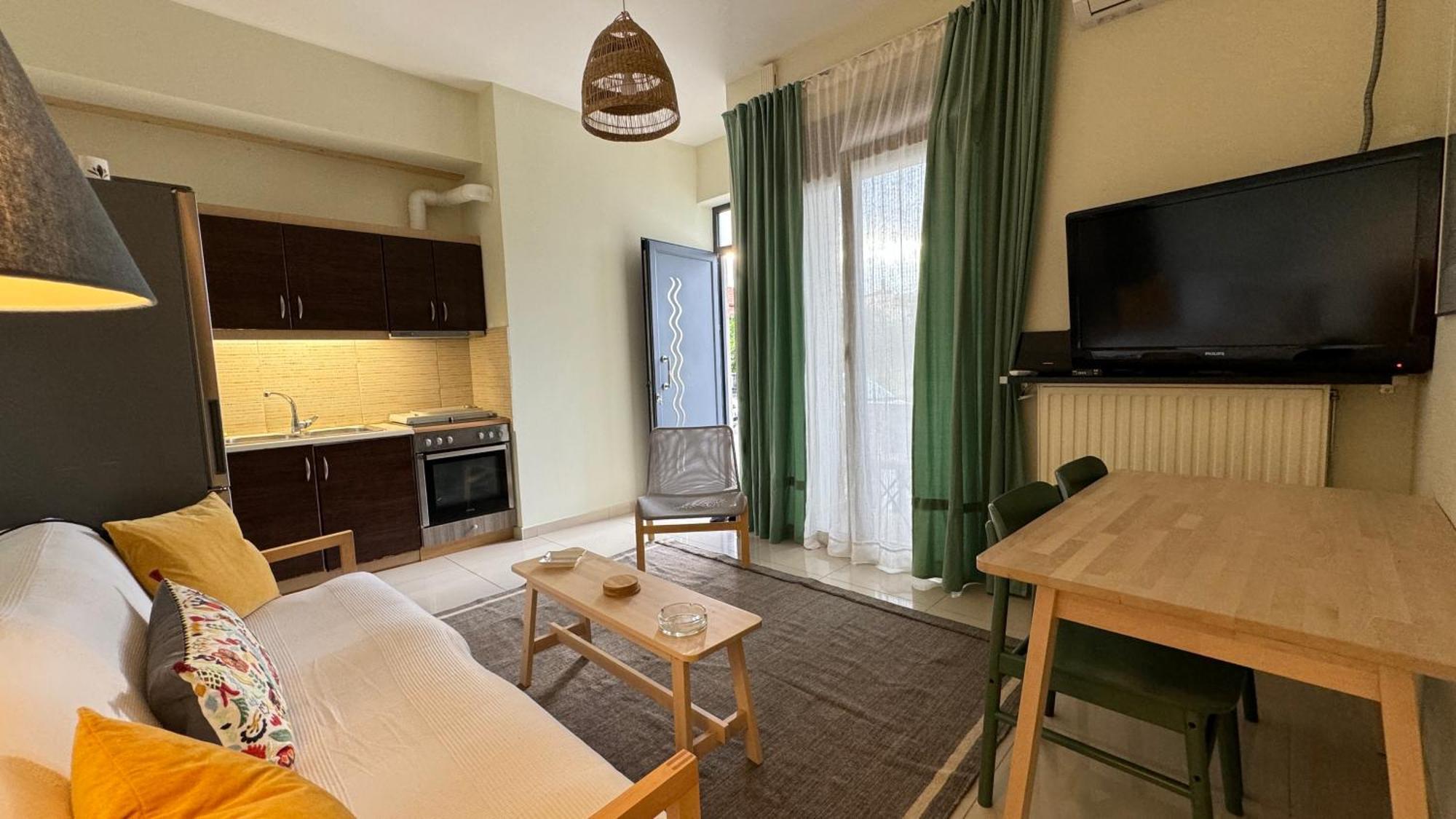 Appartamento 100 Meters From The Sea Xylokastro Esterno foto